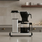 Symbolbild: Moccamaster Filterkaffeemaschine mit gefüllter Glaskanne